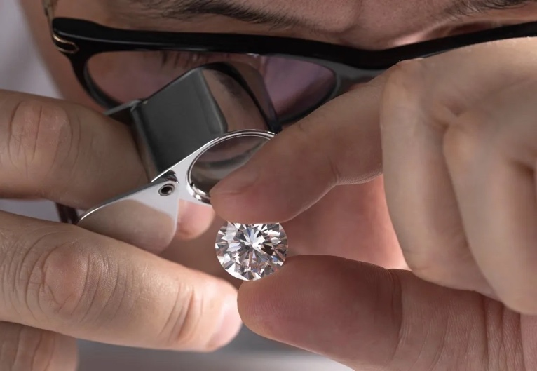 IGI vs GIA: Unveiling the Best Diamond Certification for Your Precious Stones